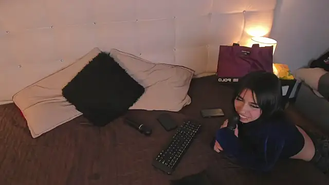 Zowi Hottiee online show from February 19, 2025, 6:00 am