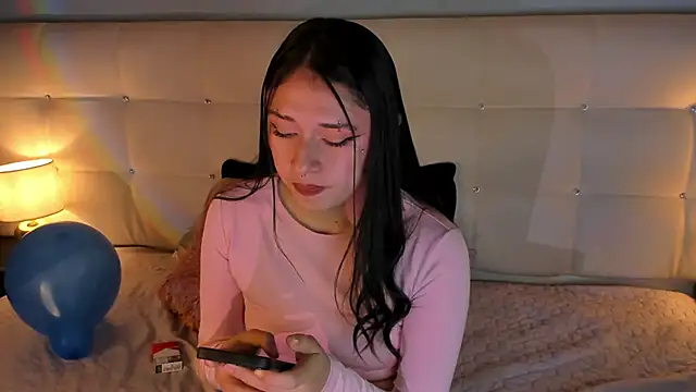 Zowi Hottiee online show from September 12, 2025, 2:55 am