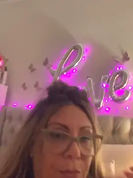 lolavalecuatro online show from February 22, 2025, 3:23 am