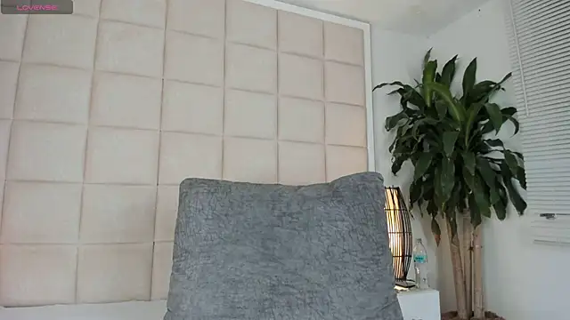 Nia Bunny online show from January 16, 2025, 1:14 pm