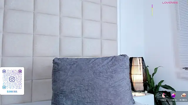 Nia Bunny online show from October 1, 2025, 1:39 pm