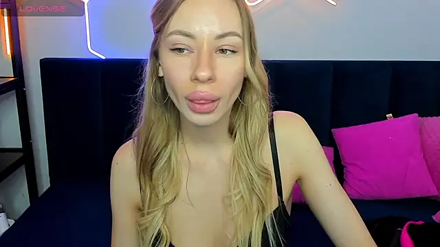 Diana Garrett online show from October 12, 2025, 1:37 am