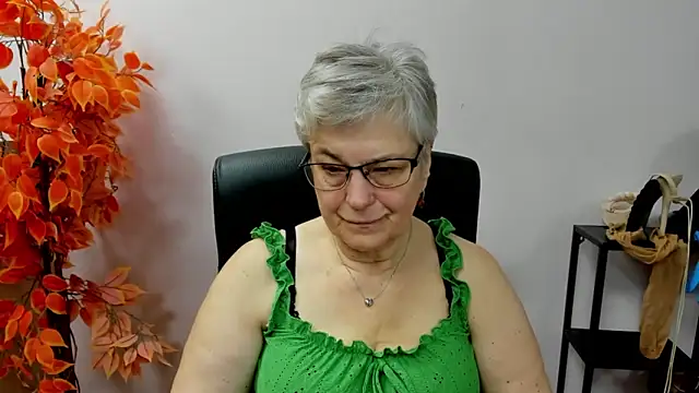 IrisDream online show from October 17, 2025, 6:49 am