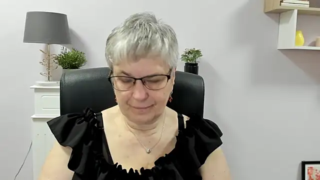 IrisDream online show from May 18, 2026, 6:08 am