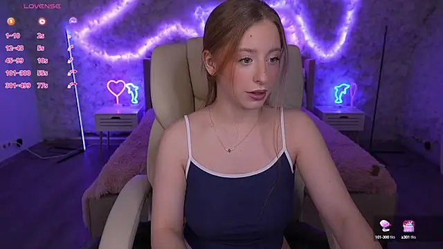 SilverrMoon online show from February 28, 2025, 7:46 pm