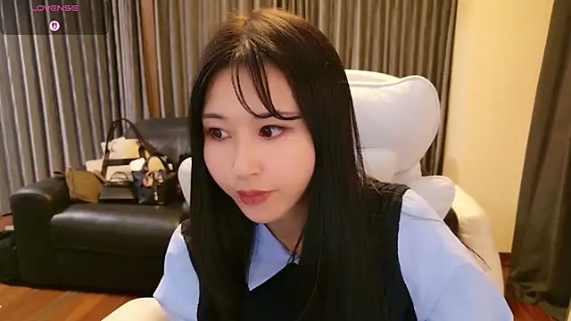 Snapshot of -satomi-jp chatting on May 4, 2026, 4:03 pm -satomi-jp online show from May 4, 2026, 4:03 pm