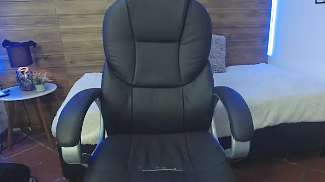 jhoellx online show from December 28, 2024, 3:37 pm