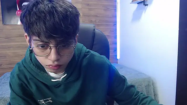 jhoellx online show from January 7, 2025, 12:41 pm