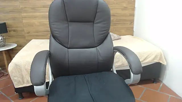 jhoellx online show from February 13, 2025, 3:35 pm