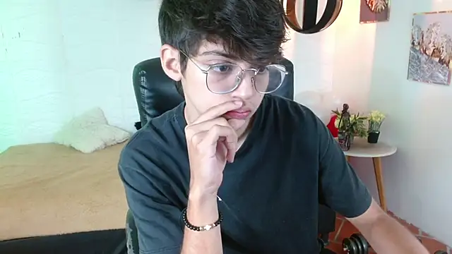 jhoellx online show from March 2, 2025, 12:32 pm