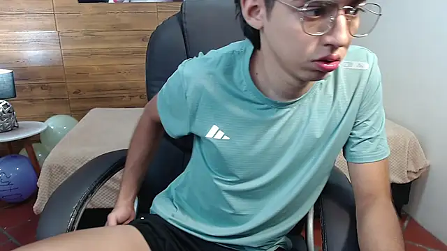 jhoellx online show from October 8, 2025, 7:44 pm