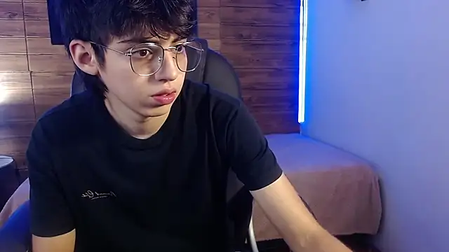 jhoellx online show from November 11, 2025, 7:47 pm