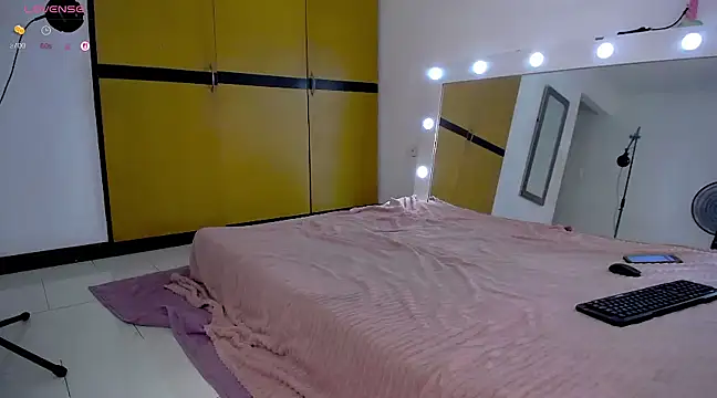 diabla sexyboobs online show from March 12, 2025, 9:24 pm