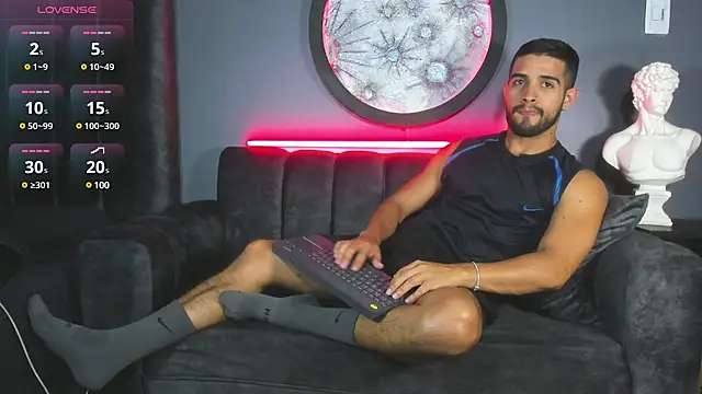 Snapshot of khriss_brown chatting on February 5, 2025, 11:06 pm khriss brown online show from February 5, 2025, 11:06 pm