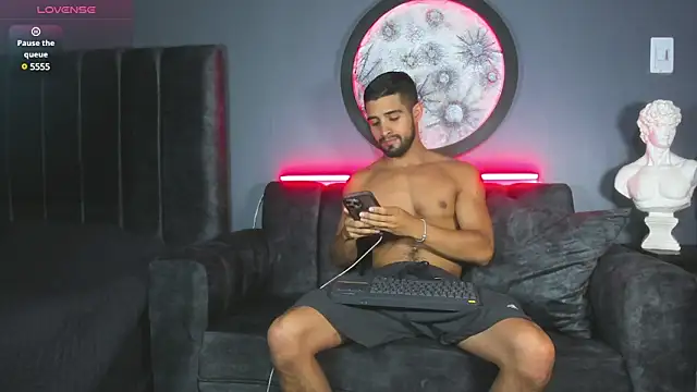 Snapshot of khriss_brown chatting on February 6, 2025, 10:53 pm khriss brown online show from February 6, 2025, 10:53 pm