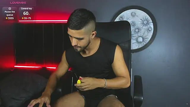 Snapshot of khriss_brown chatting on March 7, 2025, 9:59 pm khriss brown online show from March 7, 2025, 9:59 pm