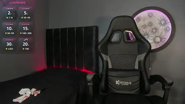 Snapshot of khriss_brown chatting on October 1, 2025, 8:59 pm khriss brown online show from October 1, 2025, 8:59 pm