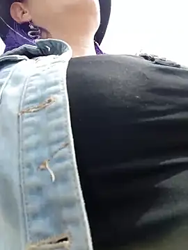 Snapshot of sophie_banger chatting on November 17, 2025, 6:46 pm sophie banger online show from November 17, 2025, 6:46 pm