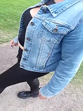 Snapshot of sophie_banger chatting on December 2, 2025, 7:53 pm sophie banger online show from December 2, 2025, 7:53 pm