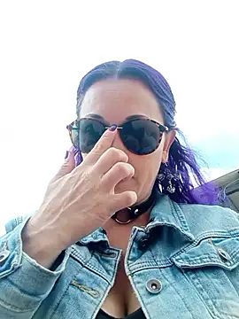 Snapshot of sophie_banger chatting on December 5, 2025, 6:48 pm sophie banger online show from December 5, 2025, 6:48 pm