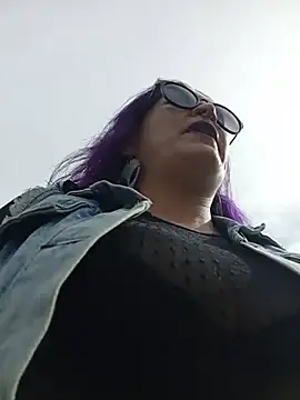 sophie banger online show from April 3, 2026, 8:18 pm