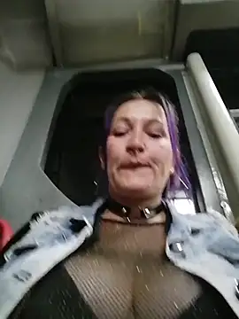 sophie banger online show from April 21, 2026, 1:42 am