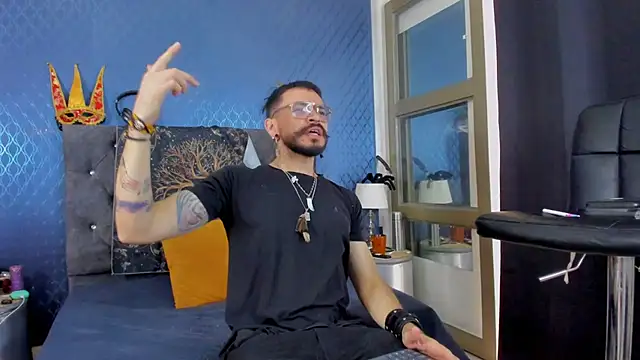 leondevereda online show from February 2, 2025, 8:41 pm