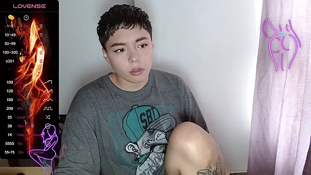 TRIXIE TANG28 online show from February 23, 2025, 5:29 pm