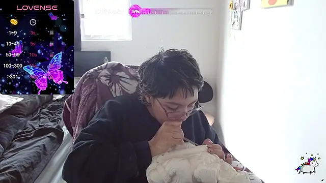 TRIXIE TANG28 online show from November 16, 2025, 6:02 pm