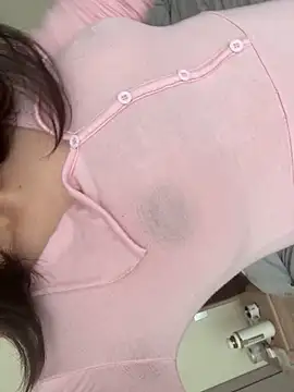 Krismil3 online show from April 12, 2026, 1:21 am