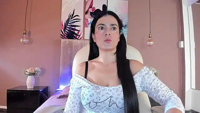 BellaClaiir online show from September 9, 2025, 2:38 pm