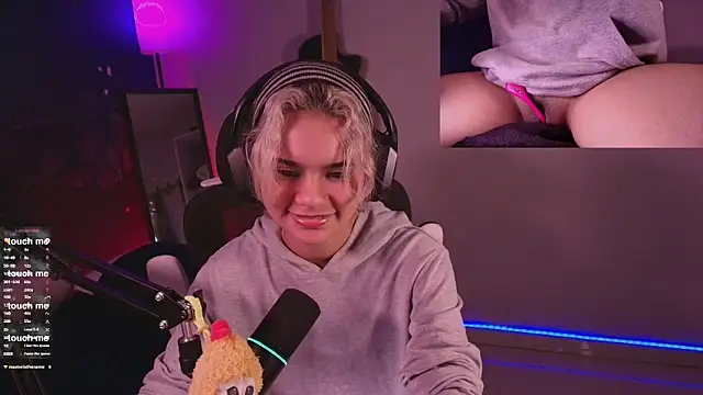 marlena3312 online show from November 30, 2025, 3:27 pm