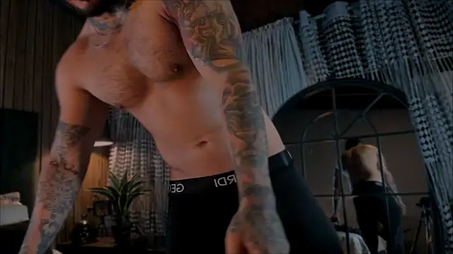 LeoSalvatore  online show from January 21, 2025, 3:04 am