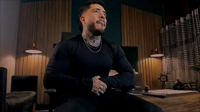 LeoSalvatore  online show from February 7, 2025, 3:45 am