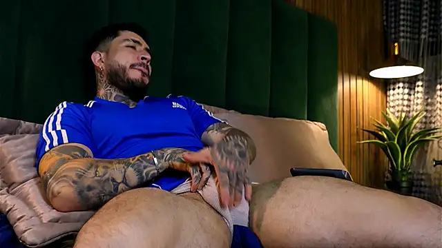 LeoSalvatore  online show from March 12, 2025, 2:41 am