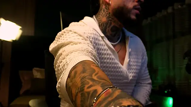 LeoSalvatore  online show from March 14, 2025, 7:26 am