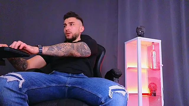 MightyAaron66 online show from February 18, 2025, 5:10 pm