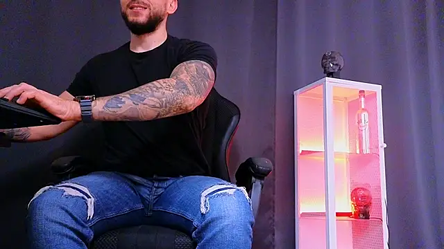 MightyAaron66 online show from March 8, 2025, 1:36 pm