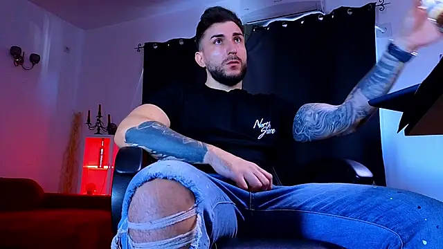 MightyAaron66 online show from October 28, 2025, 9:57 am