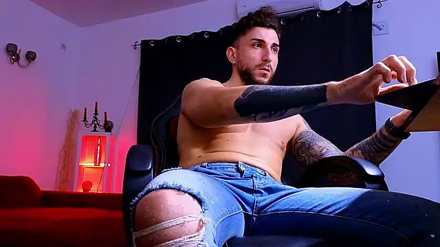 MightyAaron66 online show from November 11, 2025, 3:34 pm