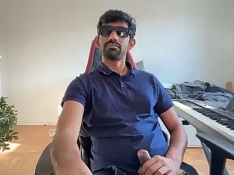 Snapshot of dominanthubby chatting on April 25, 2026, 4:37 pm dominanthubby online show from April 25, 2026, 4:37 pm