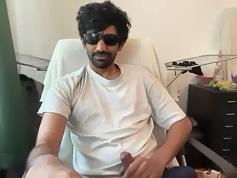 Snapshot of dominanthubby chatting on June 3, 2026, 7:44 am dominanthubby online show from June 3, 2026, 7:44 am
