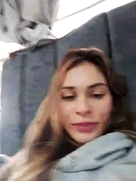 cuteluci  online show from February 19, 2025, 3:27 pm