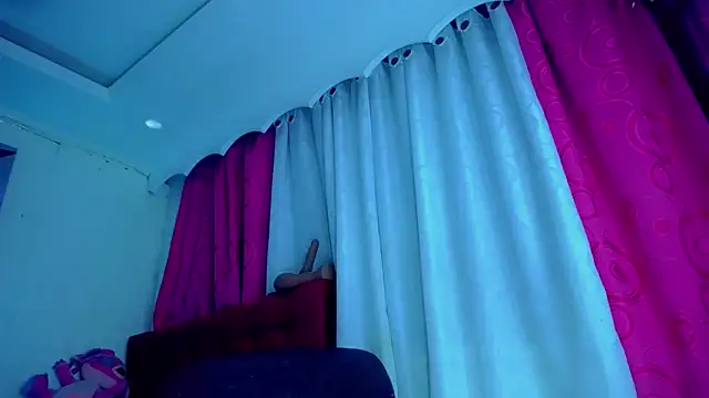 NahomiCamper online show from September 9, 2025, 4:23 am