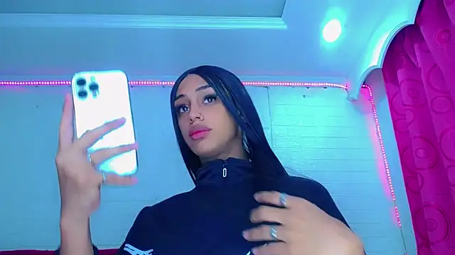 NahomiCamper online show from March 19, 2026, 7:40 pm