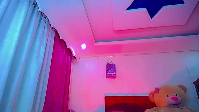 NahomiCamper online show from April 17, 2026, 11:08 pm