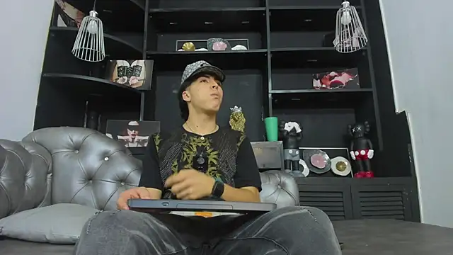 HeellBoy  online show from October 15, 2025, 7:25 pm