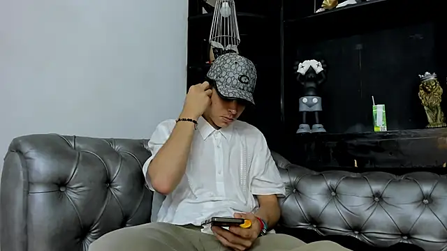 HeellBoy  online show from November 27, 2025, 2:35 am