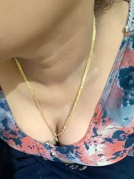 Snapshot of samitasharma chatting on July 7, 2026, 1:37 pm samitasharma online show from July 7, 2026, 1:37 pm