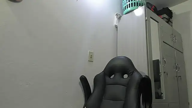 Snapshot of Lyon_vach chatting on December 30, 2024, 4:53 am Lyon vach online show from December 30, 2024, 4:53 am